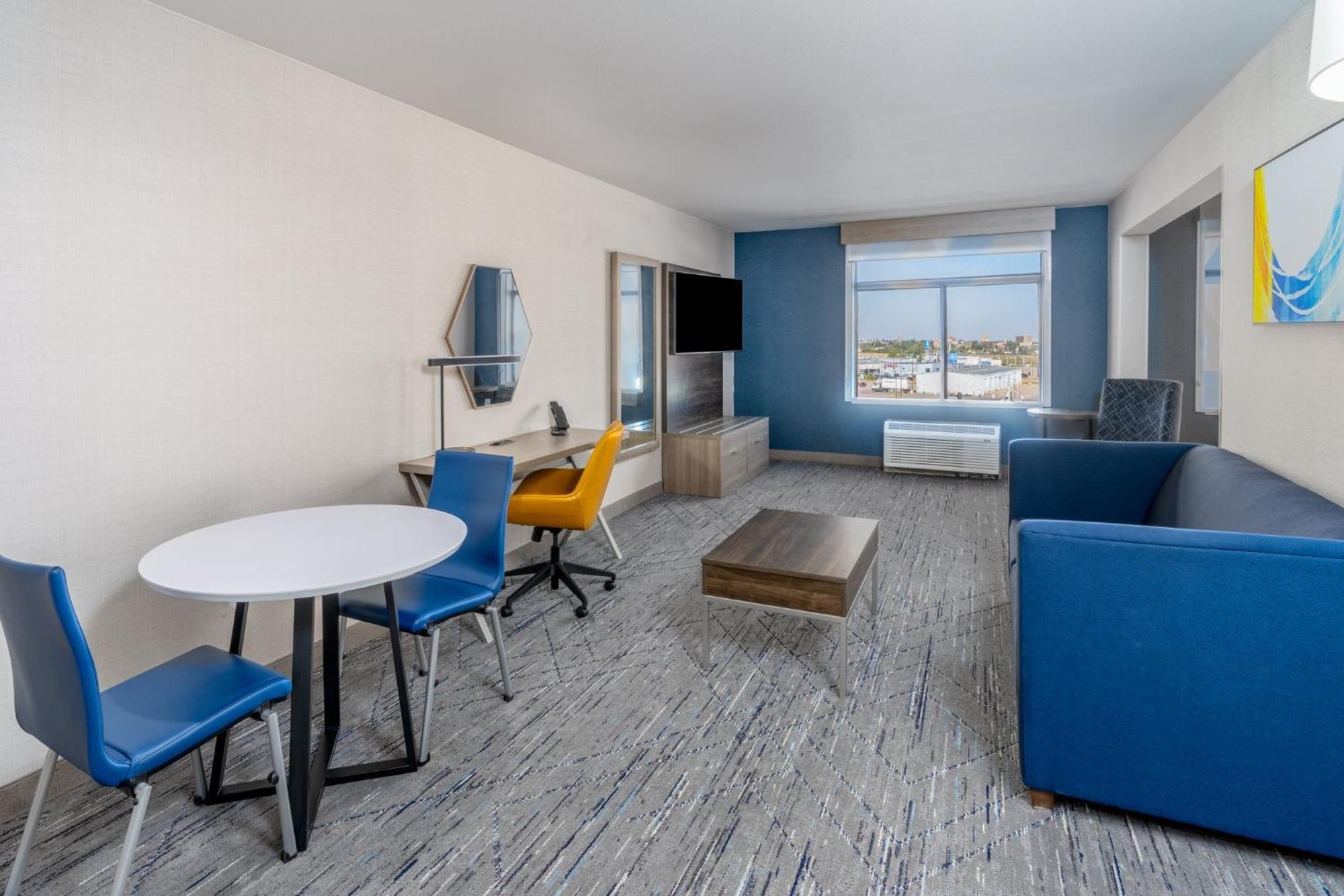 Holiday Inn Express Hotel & Suites Cheyenne By Ihg Exterior photo